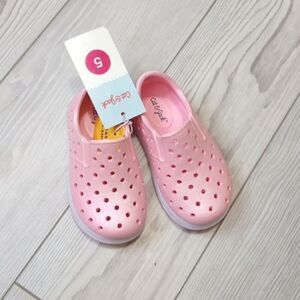 (73-3635)  🔥3/$20🔥  Cat & Jack  Shoes  Sz 5